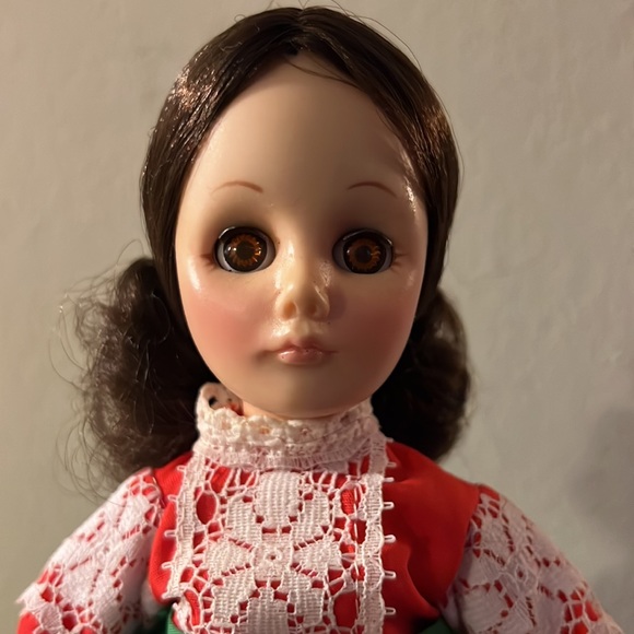 Effanbee Italy Doll with stand - Picture 4 of 7